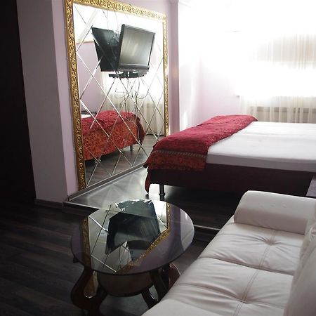 Emperum Nelson Hotel Chişinău Extérieur photo