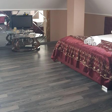 Emperum Nelson Hotel Chişinău Extérieur photo