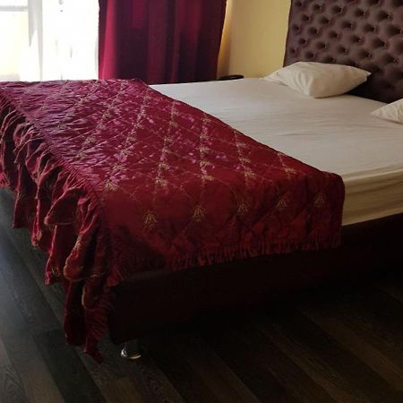 Emperum Nelson Hotel Chişinău Extérieur photo
