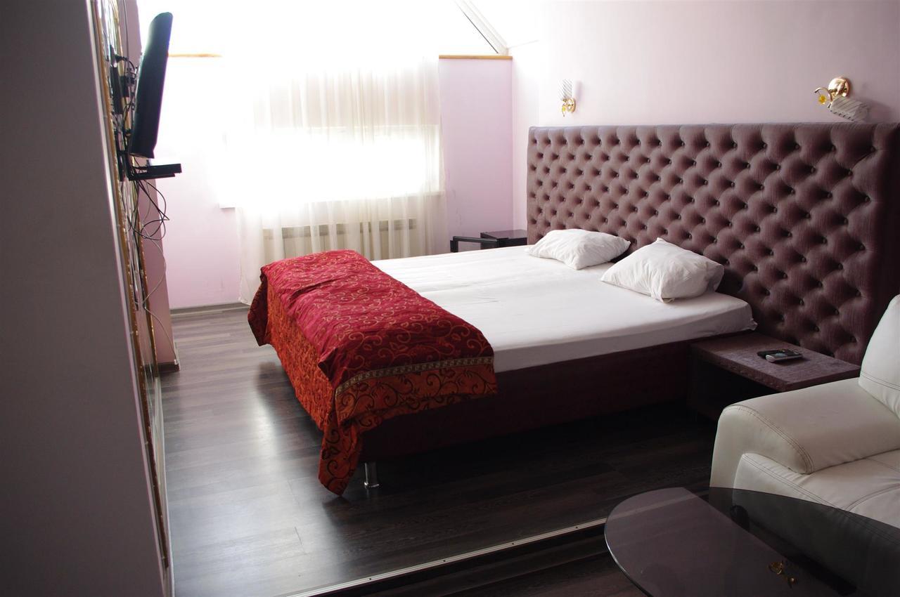 Emperum Nelson Hotel Chişinău Extérieur photo