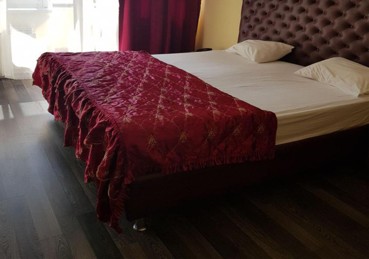Emperum Nelson Hotel Chişinău Extérieur photo