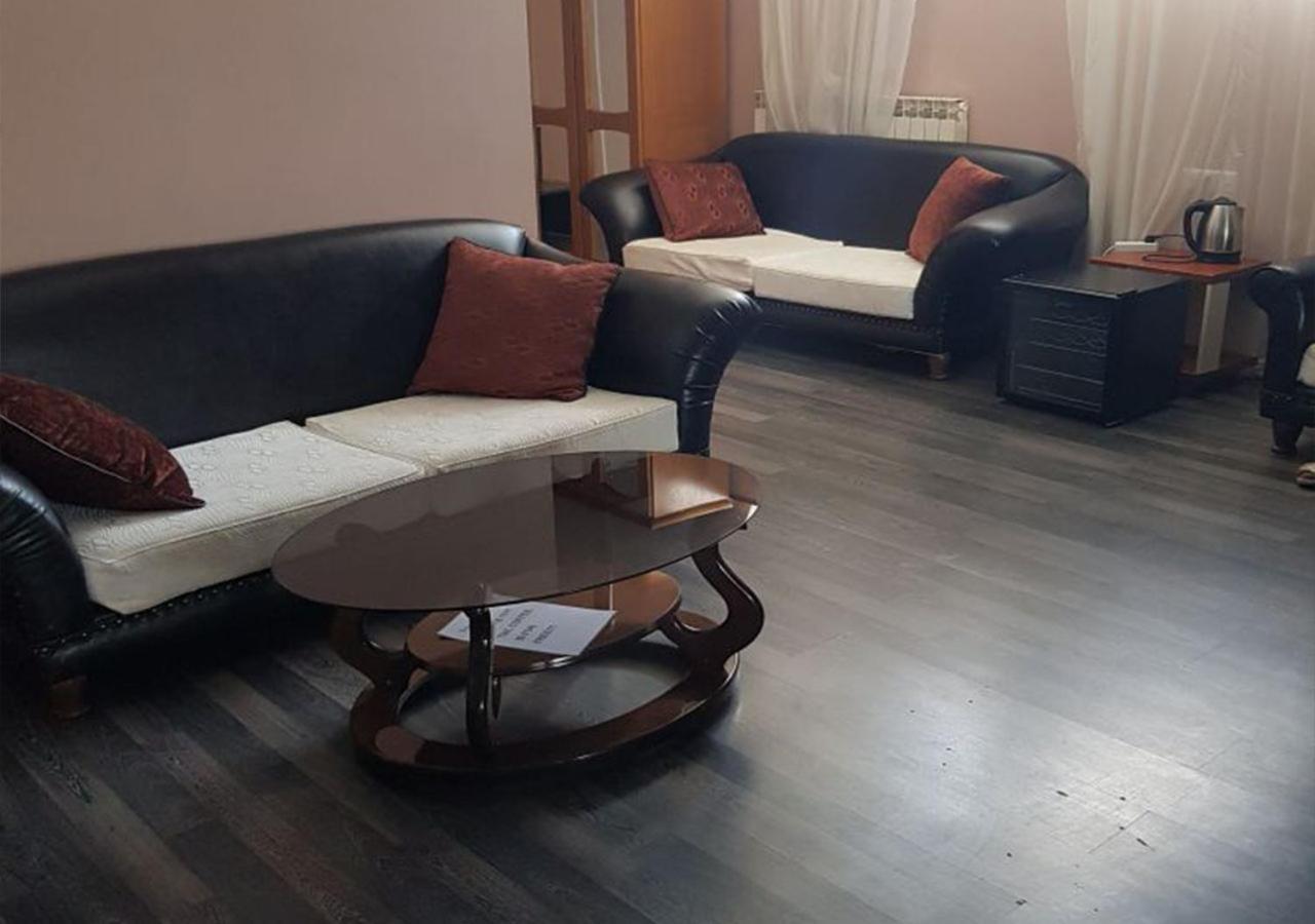 Emperum Nelson Hotel Chişinău Extérieur photo