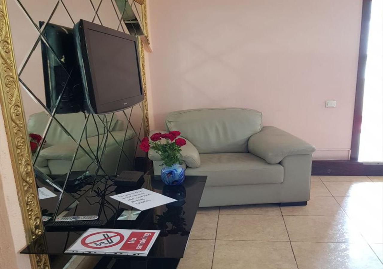 Emperum Nelson Hotel Chişinău Extérieur photo