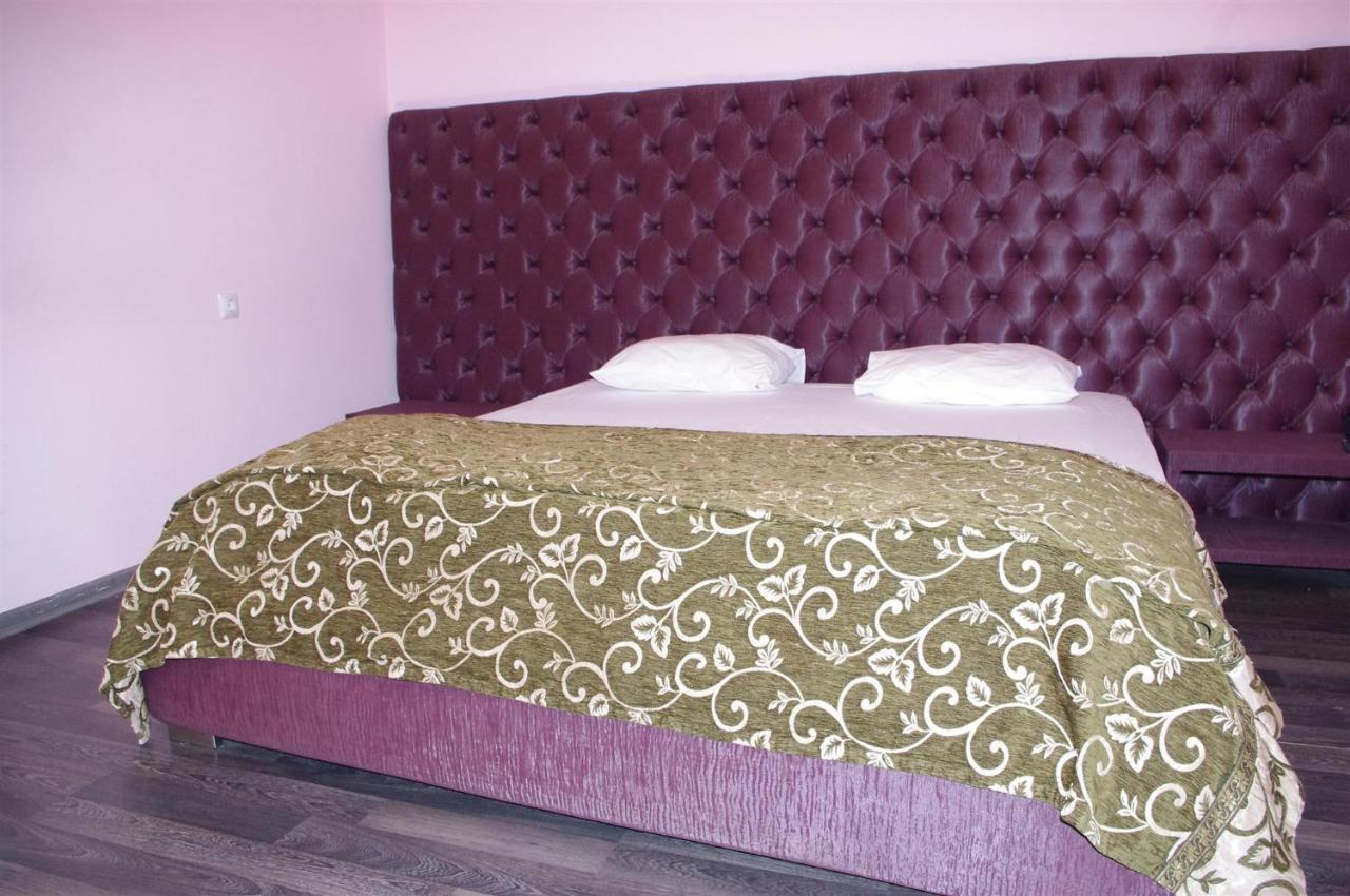 Emperum Nelson Hotel Chişinău Extérieur photo
