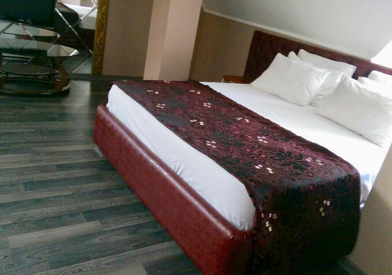 Emperum Nelson Hotel Chişinău Extérieur photo
